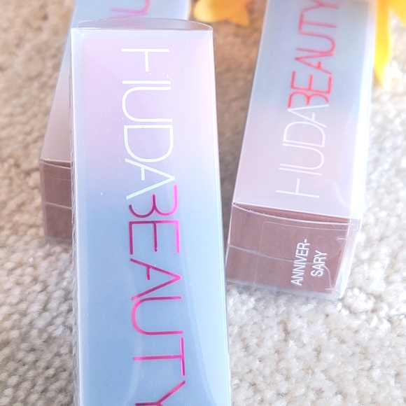 HudaBeauty power bullet matte lipstick - Picture 3 of 11